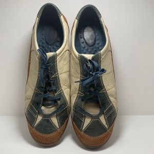 Leather & suede shoe w/rubber soles.